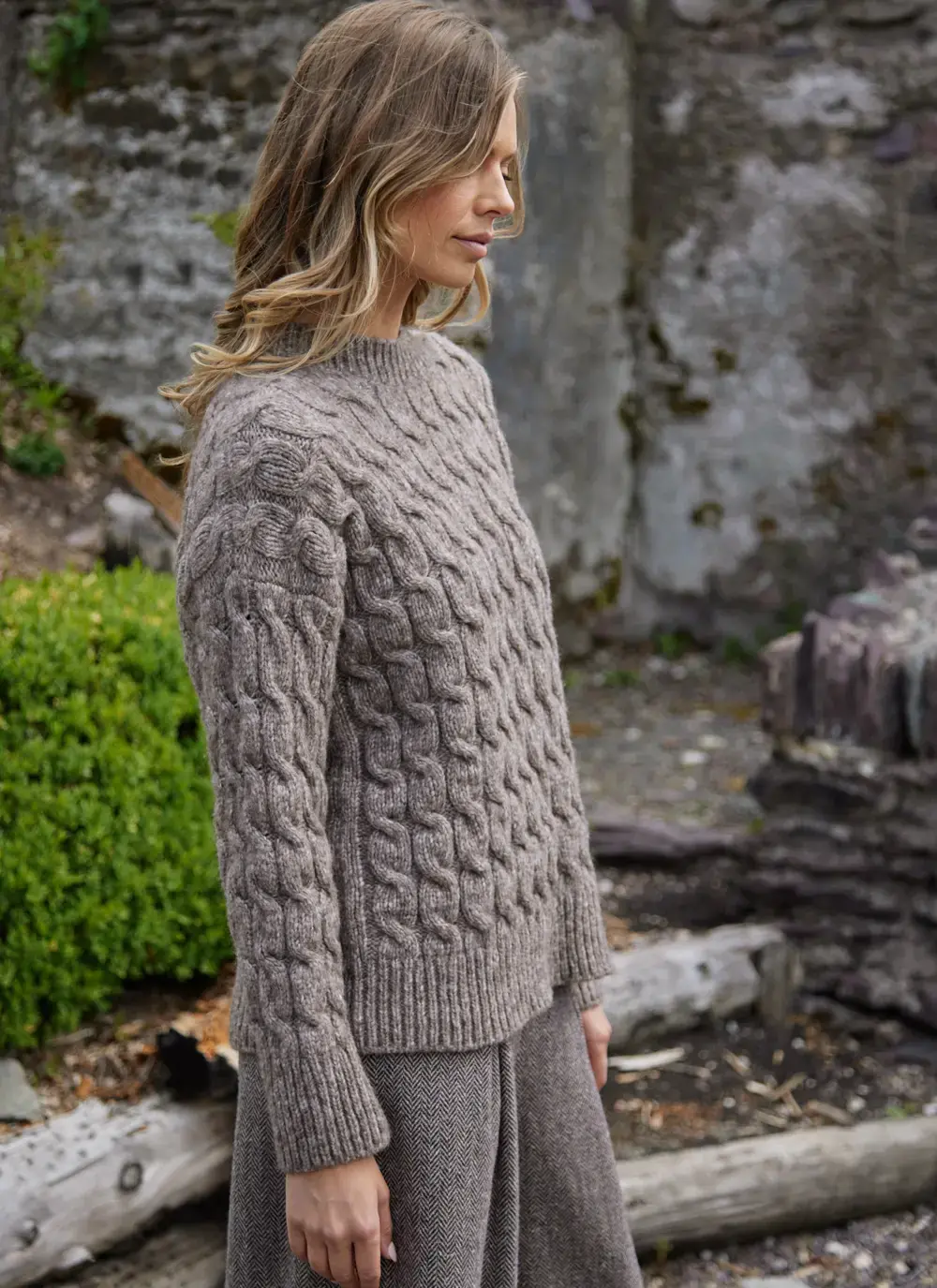 Fisherman Alpaca Cable Crew Sweater in Stone | Blarney